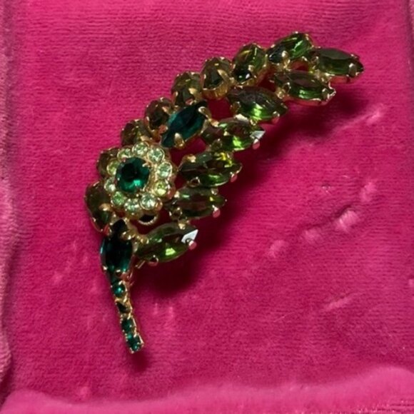 Flower Flare Spray Green Rhinestone Clip-On Earrings and Brooch Vintage - Picture 2 of 6
